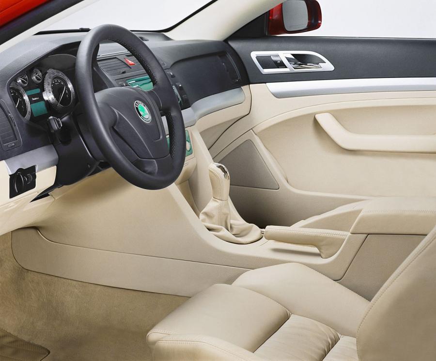 Интерьер Skoda Tudor 2002 года  (фото 8 из 14)